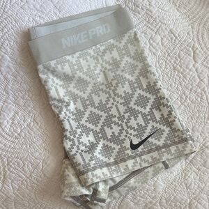 Nike Pro Cream and Gray Patterned Shorts